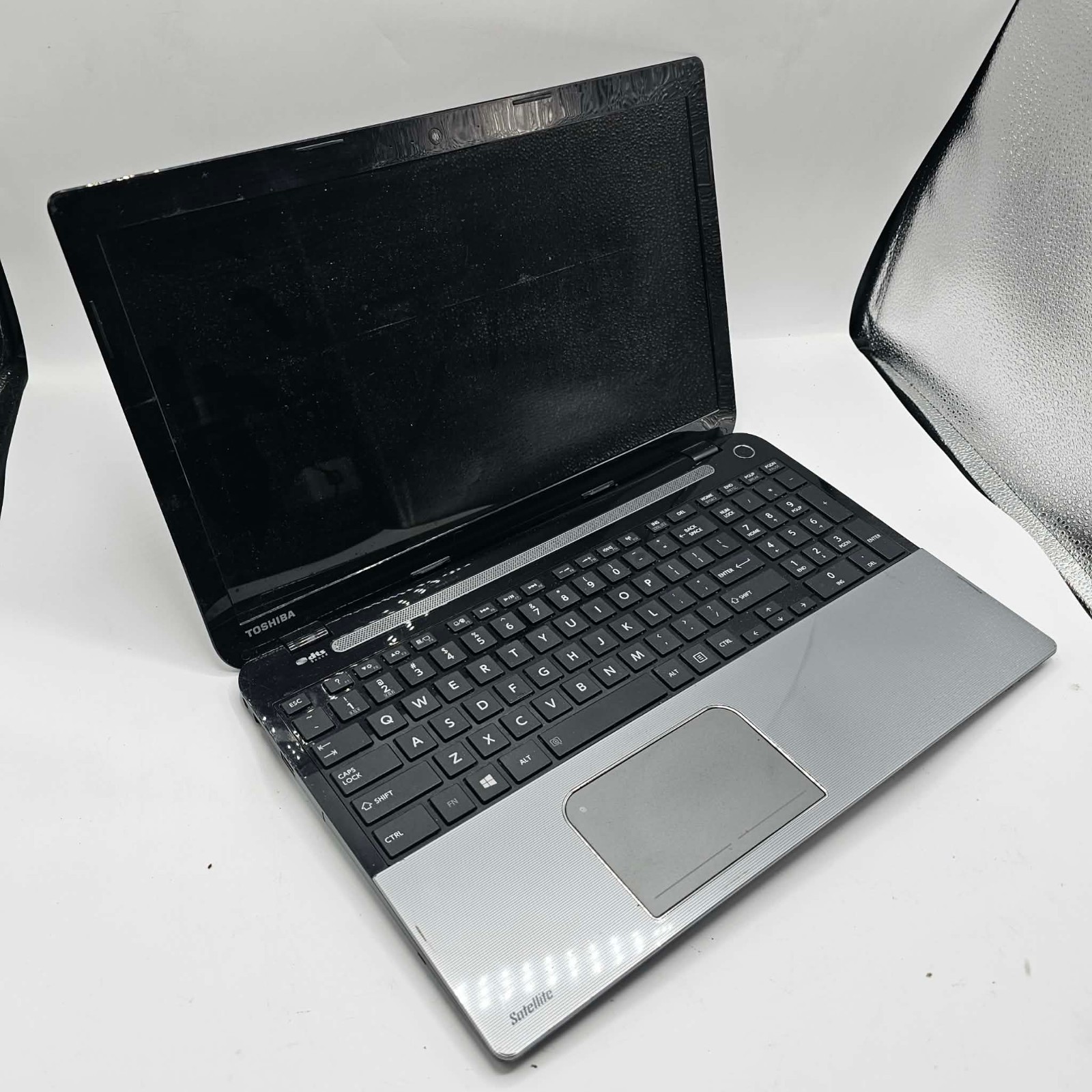 Toshiba Satellite L55 Intel Core i5 4200u No RAM No HDD 15.6" FOR PARTS
