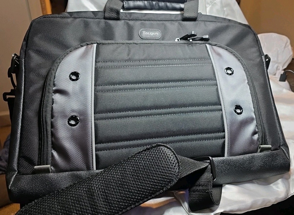 Targus Drifter Laptop Slipcase Bag  Business Professional Travel Commute 15.6"