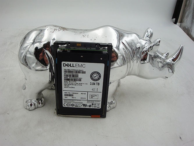 EMC 005053379 3.84TB SAS 2.5in 12G SSD