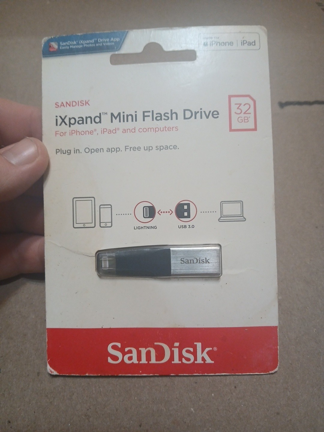 SanDisk iXpand 32GB Mini Flash Drive iPhone & iPad Compatible Brand New Nos