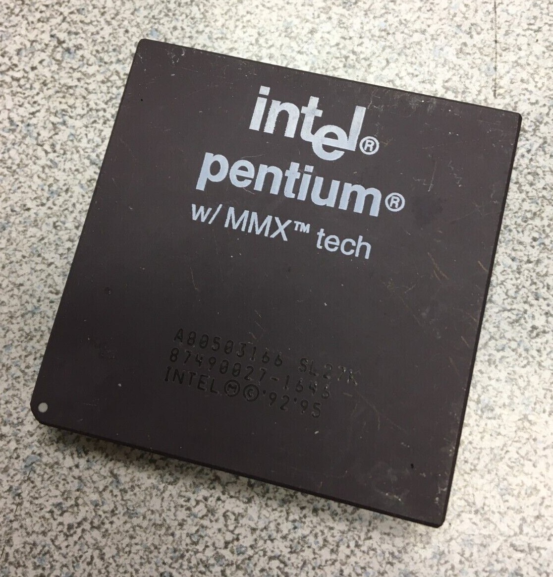 Intel Pentium MMX tech A80503166 SL27K 2.8v socket 7 CPU gold, ship today