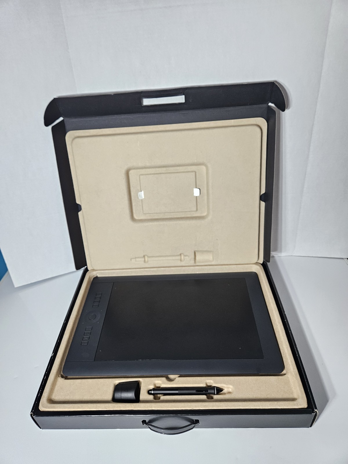 WACOM INTUOS PRO PTH-851/K0-AA PEN AND TOUCH LARGE TABLET