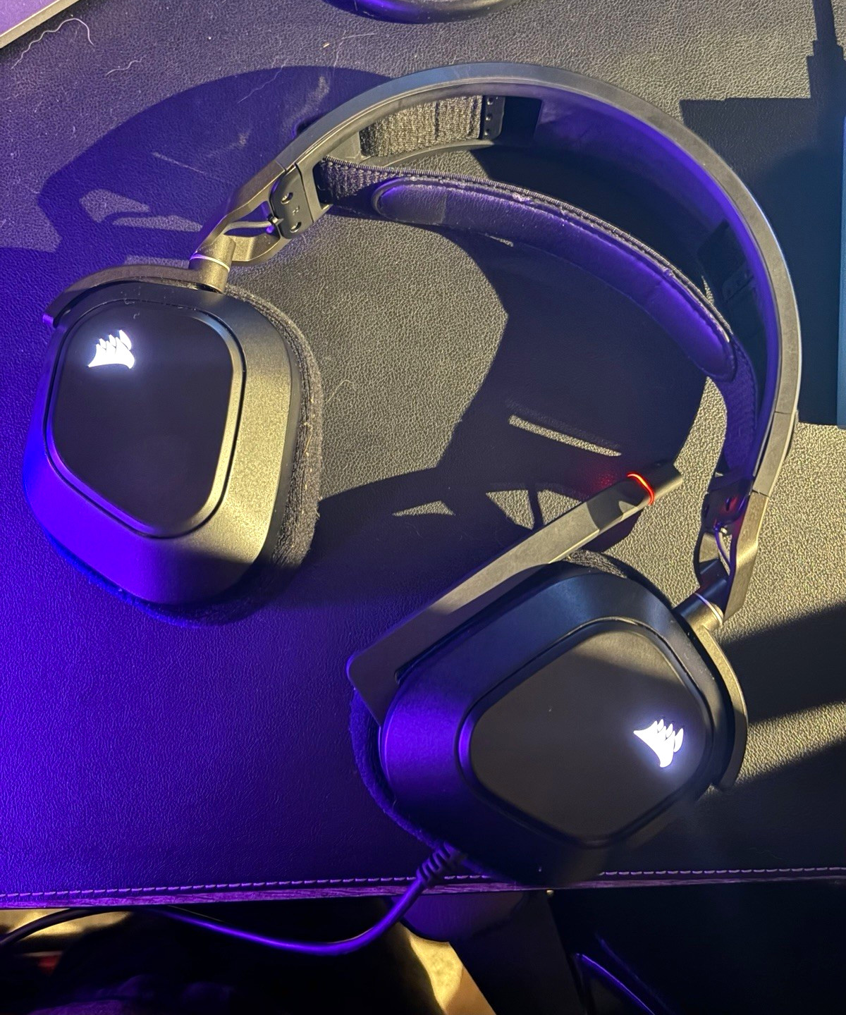 CORSAIR - HS80 RGB Wired Gaming Headset