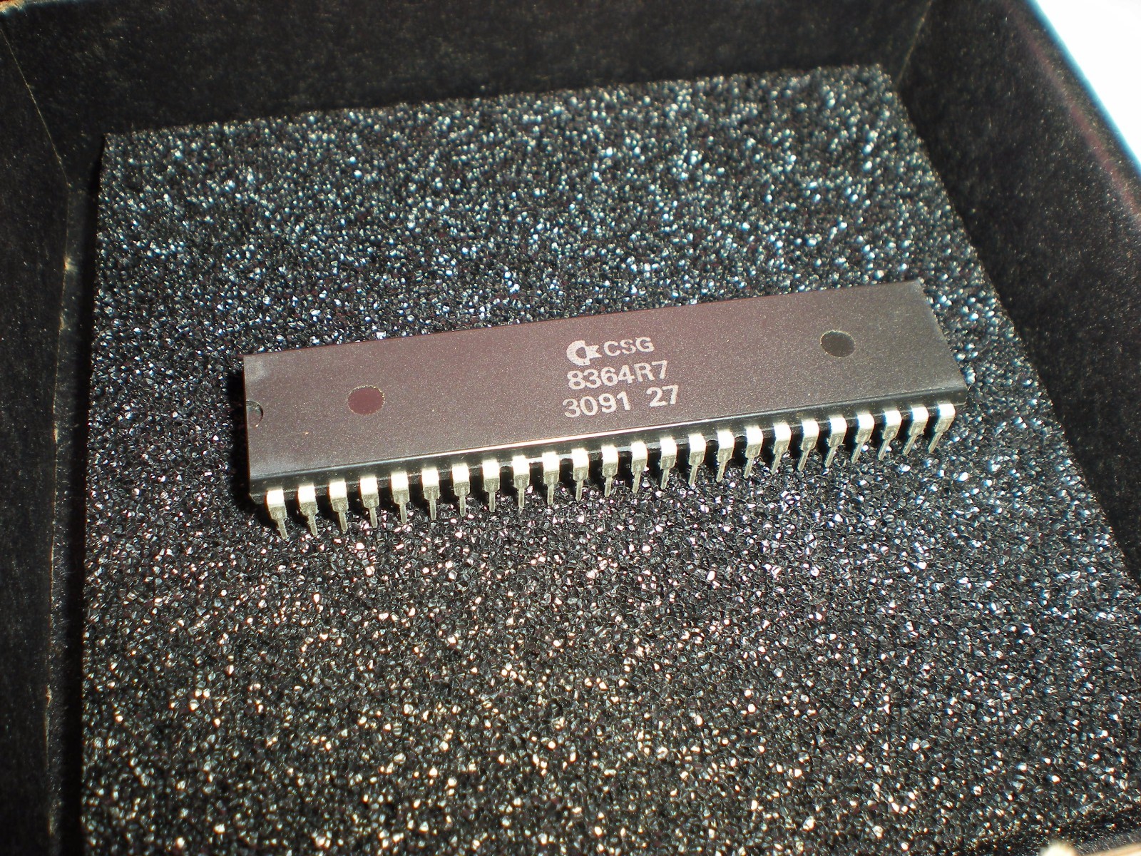 Commodore Amiga CSG 8364R7 Paula 8364 R7 chip in nice condition
