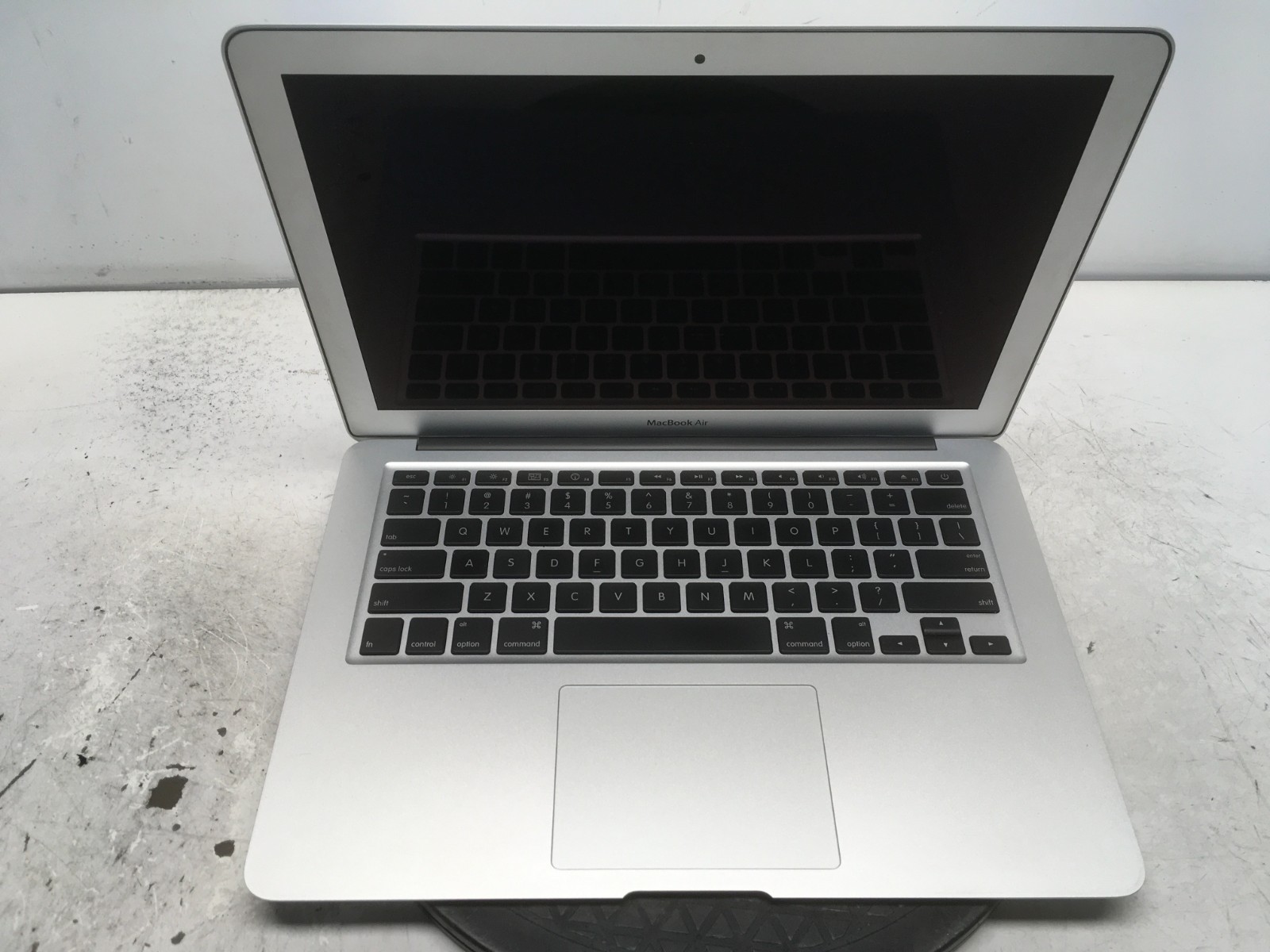 Apple MacBook Air A1369 Intel Core 2 Duo SL9400 1.86GHz 2 GB NO HDD No Batt