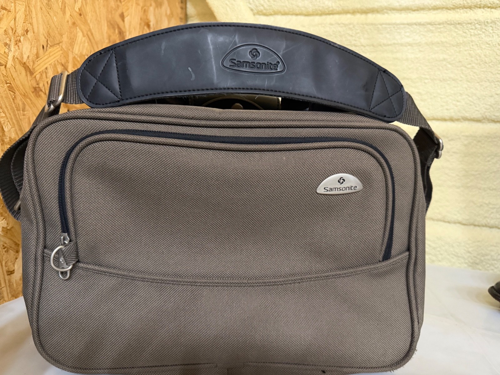 Samsonite Classic Business 2.0 Carrying Case [Briefcase] for 17" Notebook -