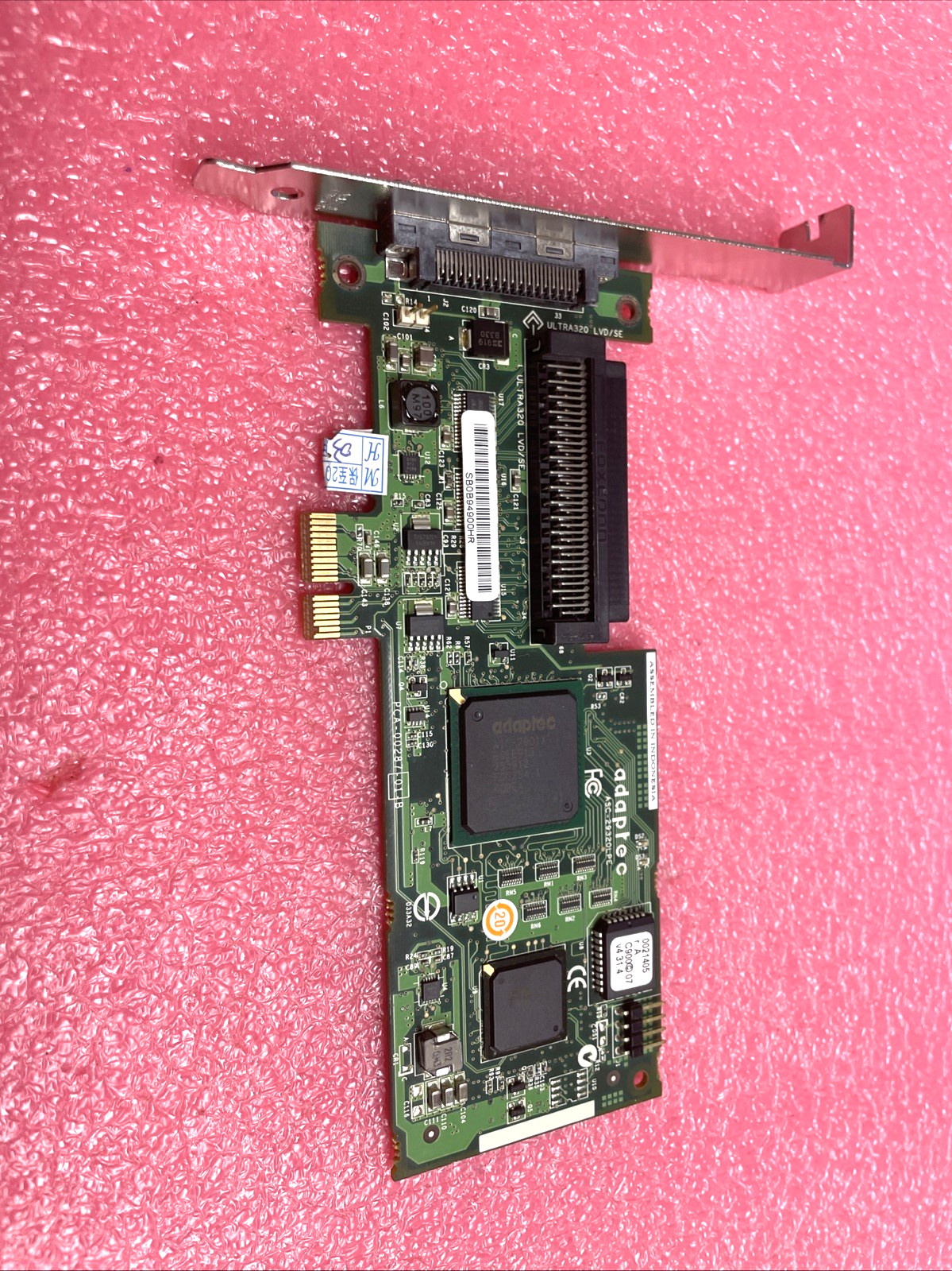ADAPTEC ASC-29320LPE  TCA-00287-01-B 320 SCSI PCIe Controller Card.