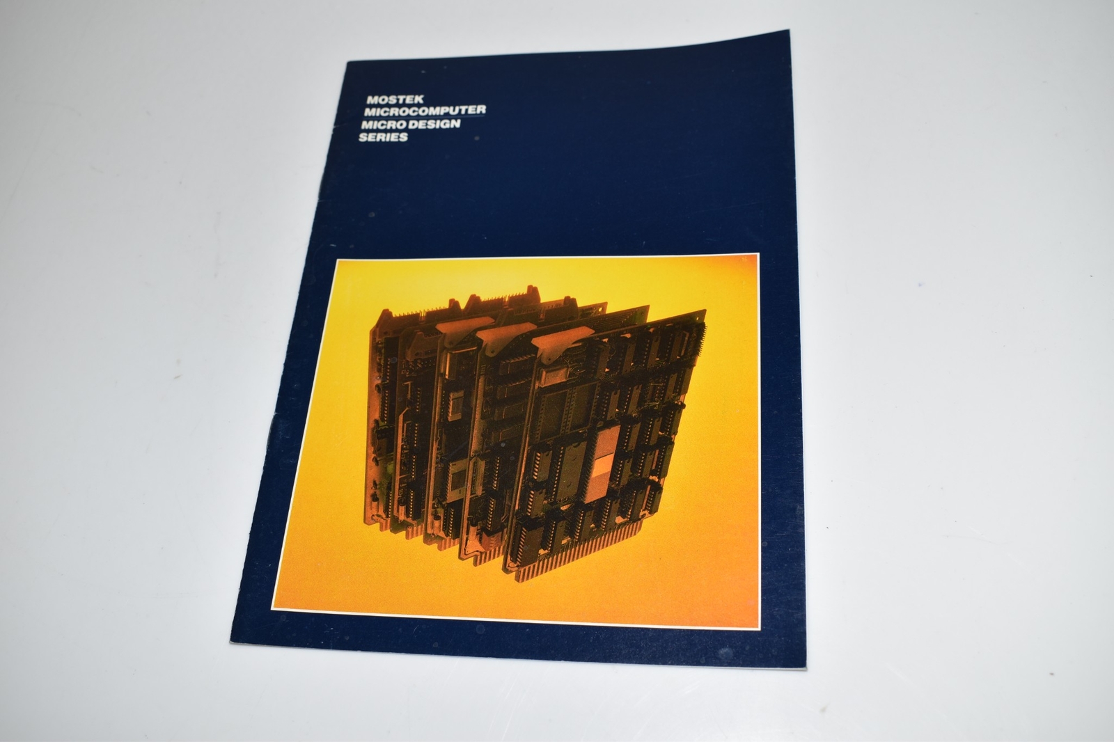 *KB* MOSTEK MICROCOMPUTER MICRODESIGN SERIES MANUAL / BOOK  (DXK1)