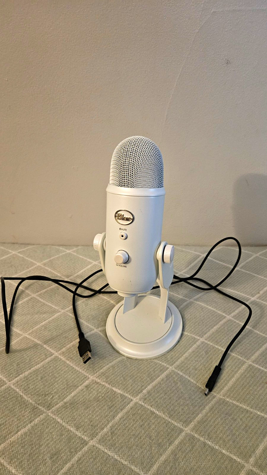 Blue Blue Yeti USB Wired Desktop Microphone w/ Stand, Mute Switch, White