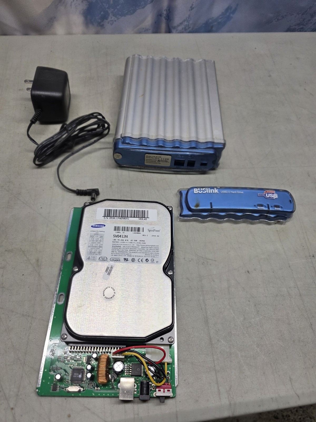 Hard Disk Drive IDE Samsung SpinPoint SV0412H 40GB LW20BANI Rev C 2003 & BUSLINK