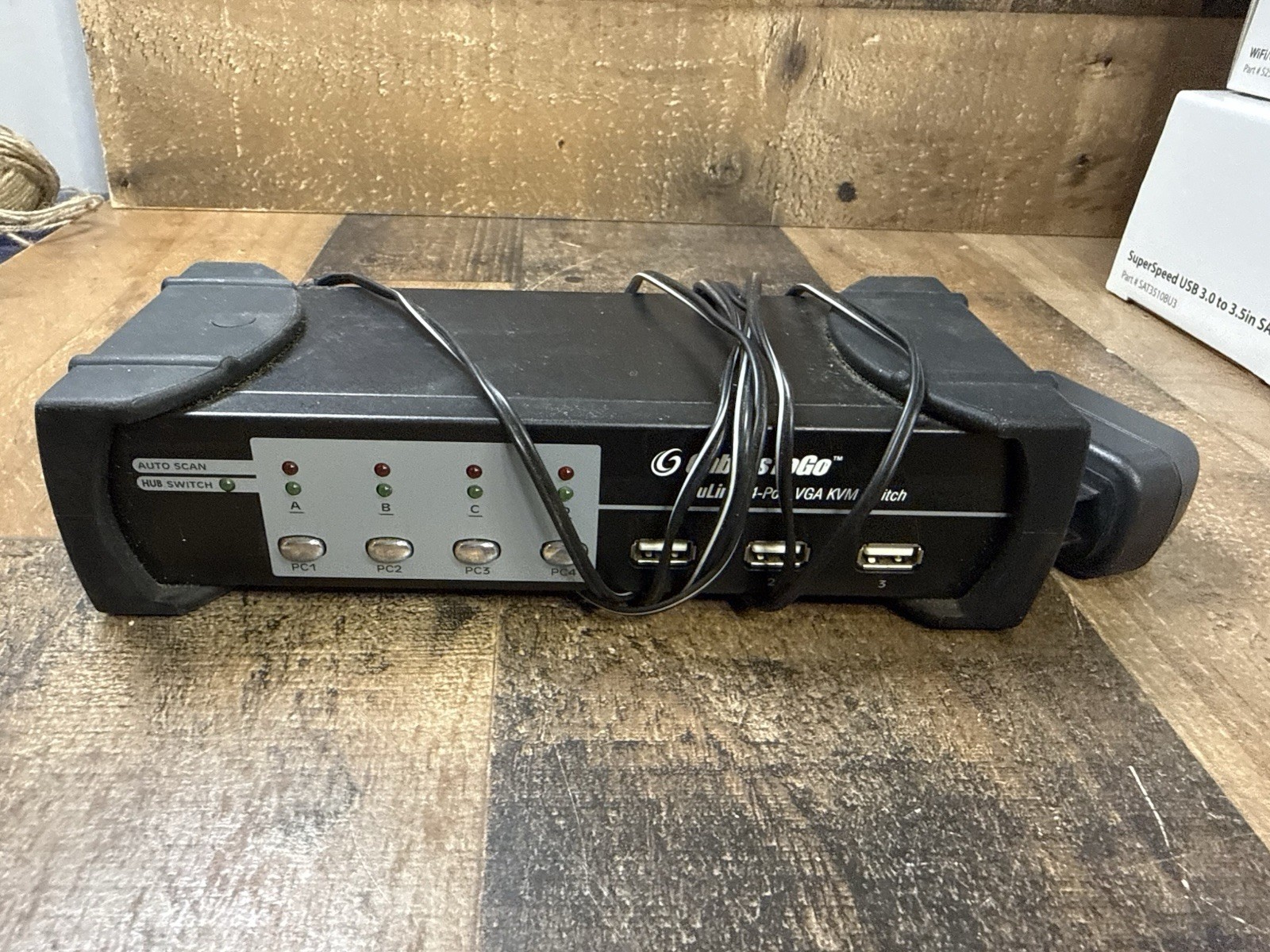 KVM - CablesToGo TruLink 4-Port VGA PS2 KVM Switch Model #35555