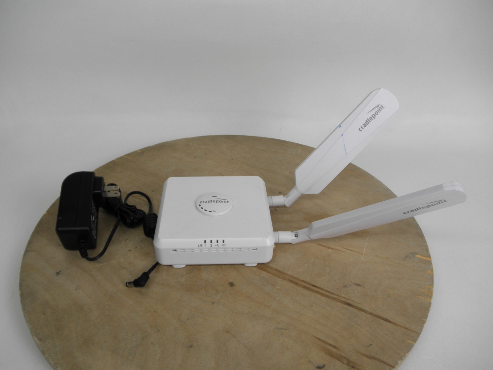 Cradlepoint CBA850 Router with MC400LPE Modem (Verizon) & AC adapter Bundle