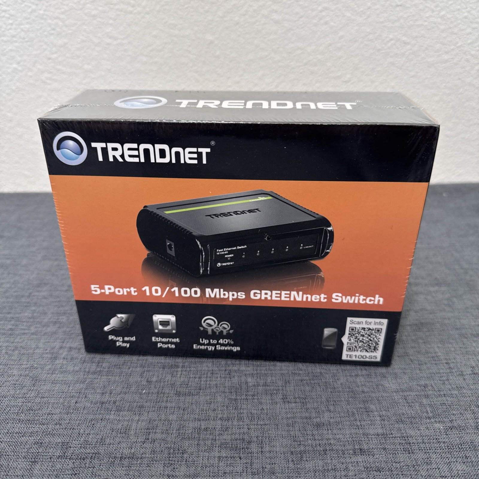 New TRENDnet TE100-S5. 5 Port 10/100 Mbps GREENnet  Desktop Switch