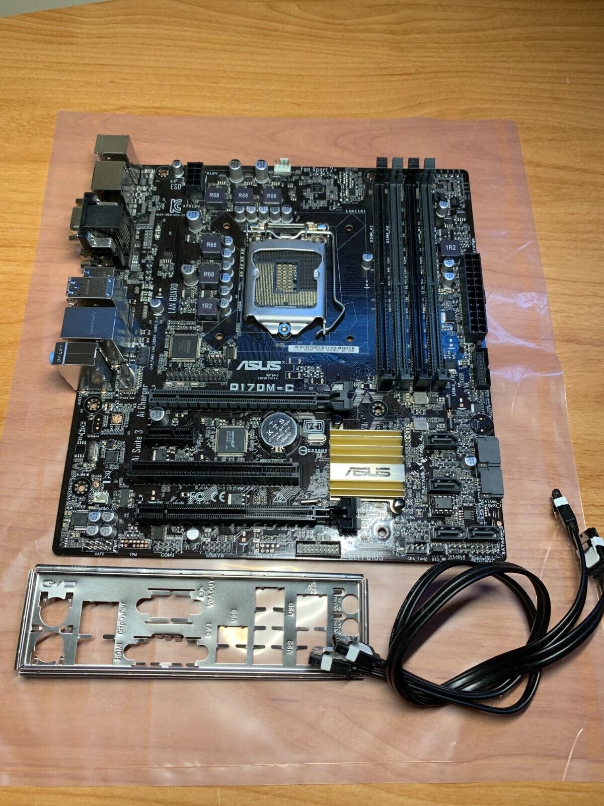ASUS Q170M-C Motherboard LGA1151 with Sata cables and IO Shield (TESTED)
