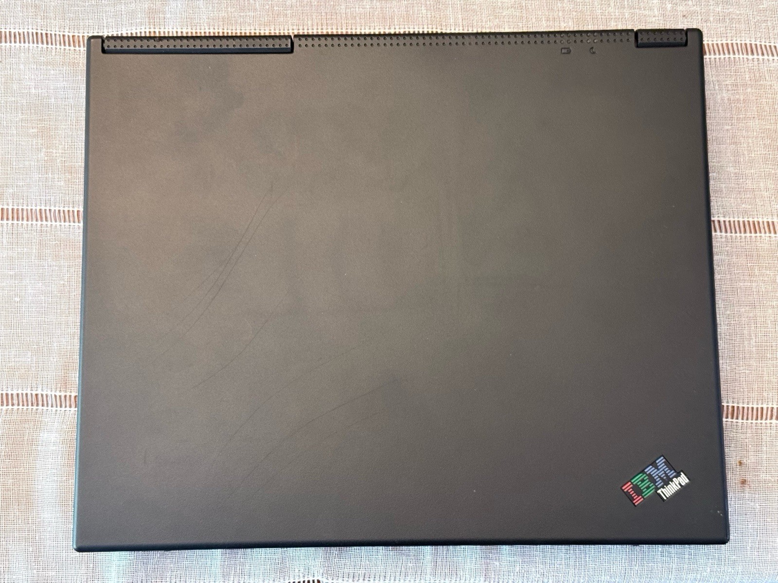 IBM ThinkPad i Series 2621-460 Laptop - Floppy, Serial, CD, BOOTS, BAD HDD