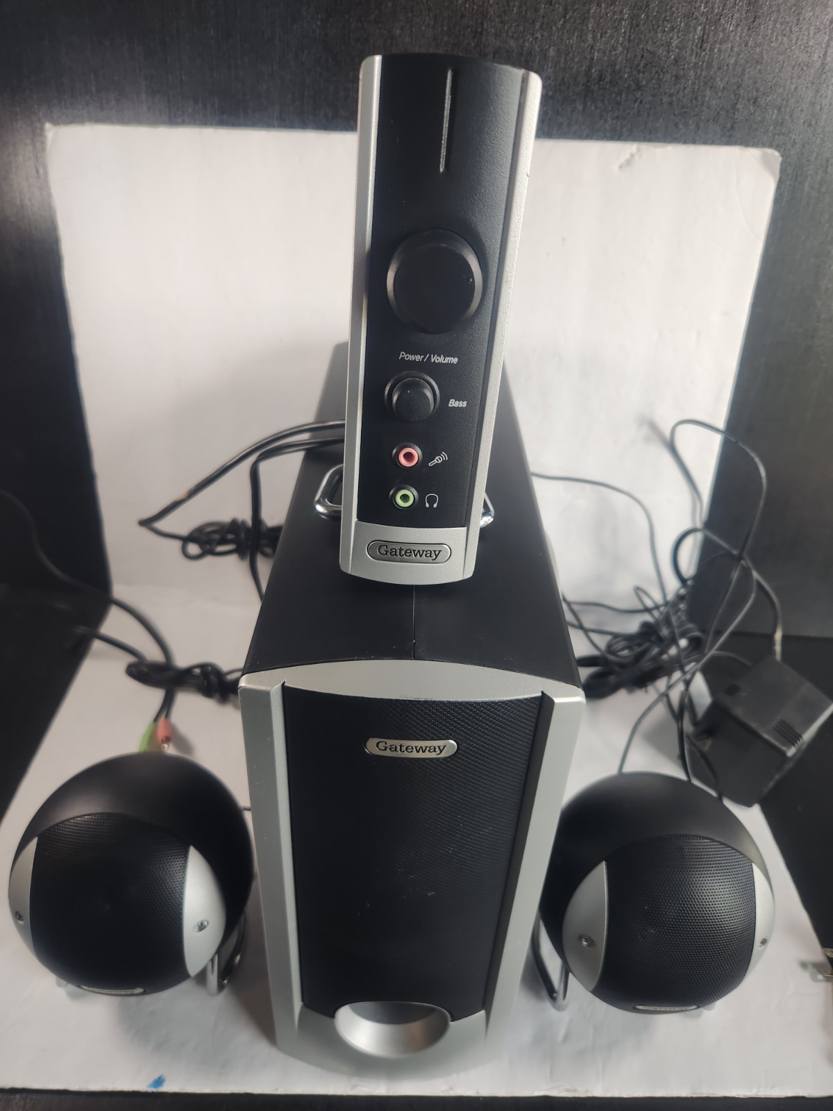 GATEWAY G-MAX 2100 2 SPEAKERS WITH SUB  PC AND MAC PLAY TESTED LEFT SPEAKER NG