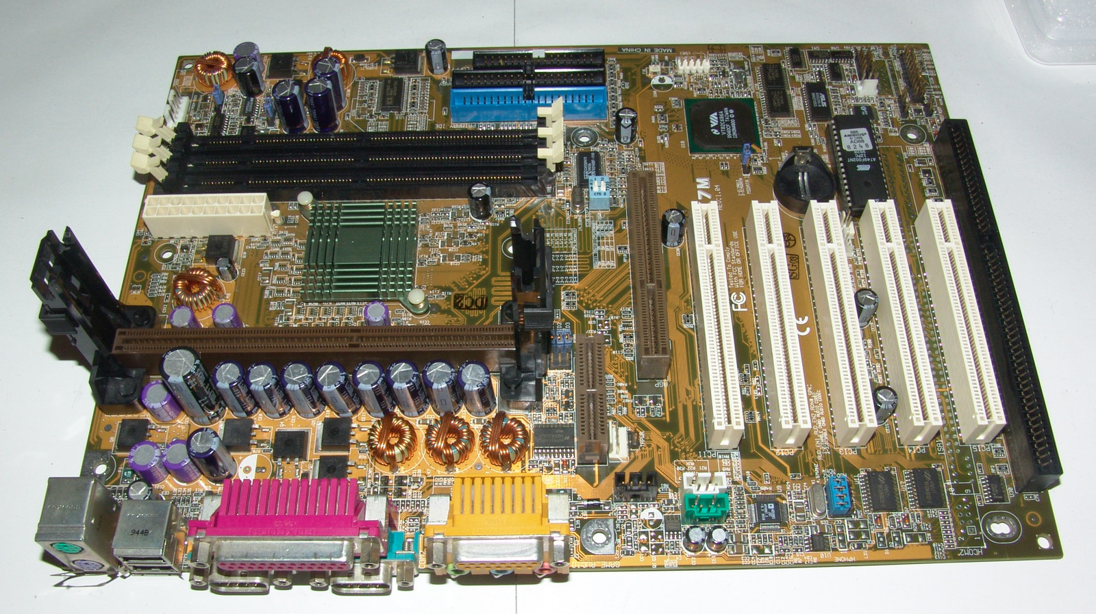 ASUS K7M Motherboard Athlon Slot A AMD Irongate 751 + VIA 686A
