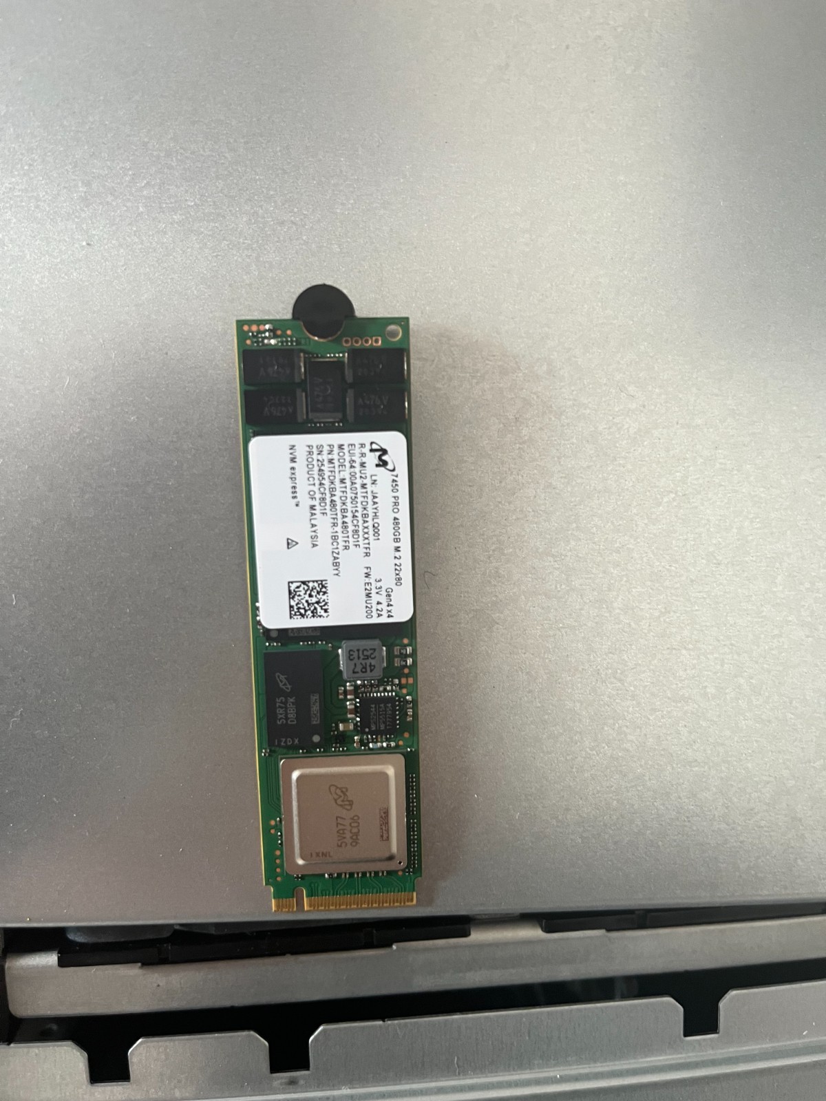 Micron 7450 PRO 480GB M.2  MTFDKBA480TFR  Solid State Drive