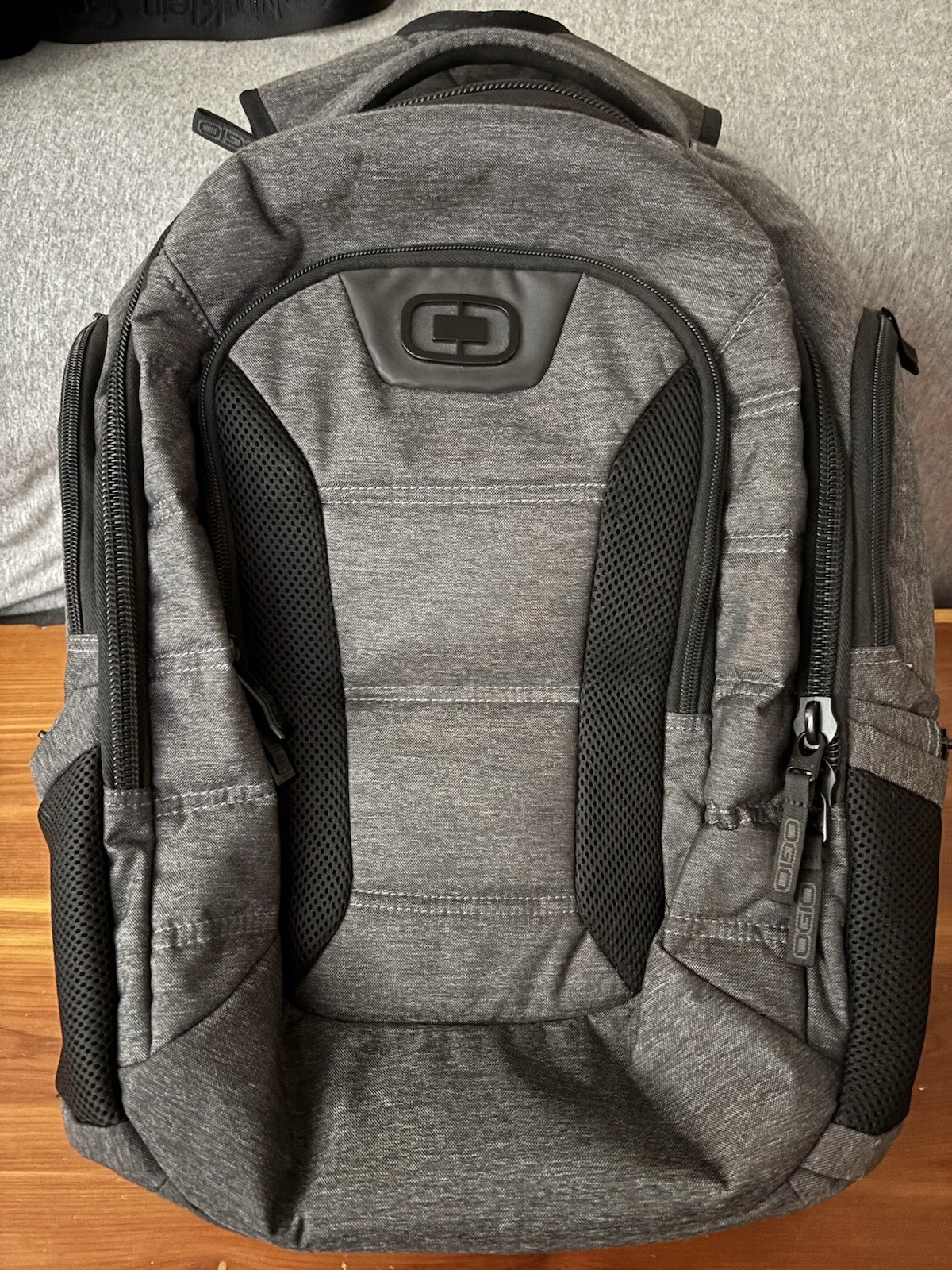 OGIO Renegade RSS 17 inch Backpack Laptop Carry Bag Case Black Gray Zipper