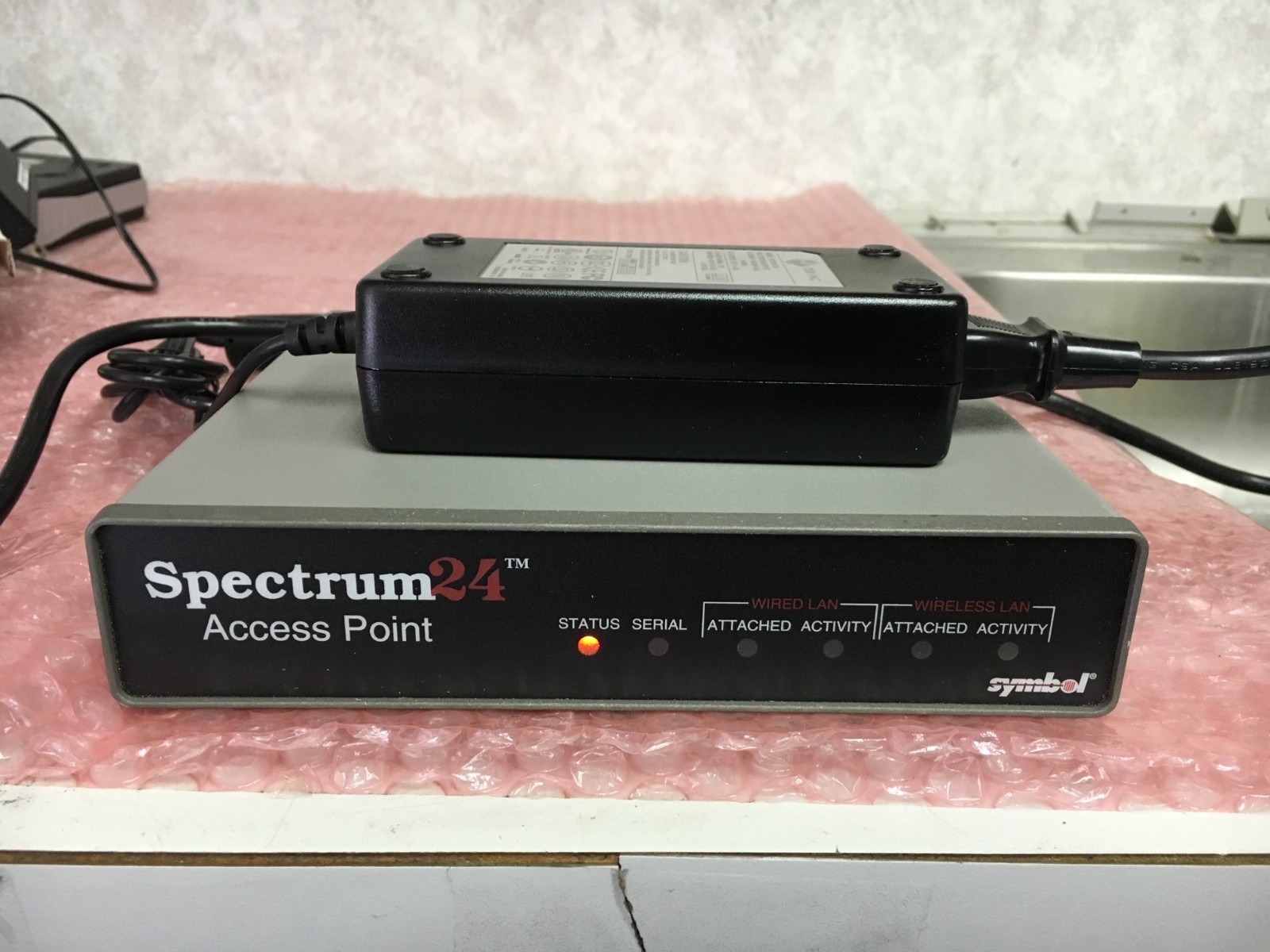 Symbol Spectrum24 Ethernet Access Point AP-2411-5AZL-01 w/power supply device