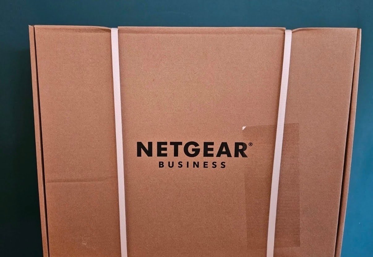 Netgear M4300-24X24F (XSM4348S-100NES) Switch