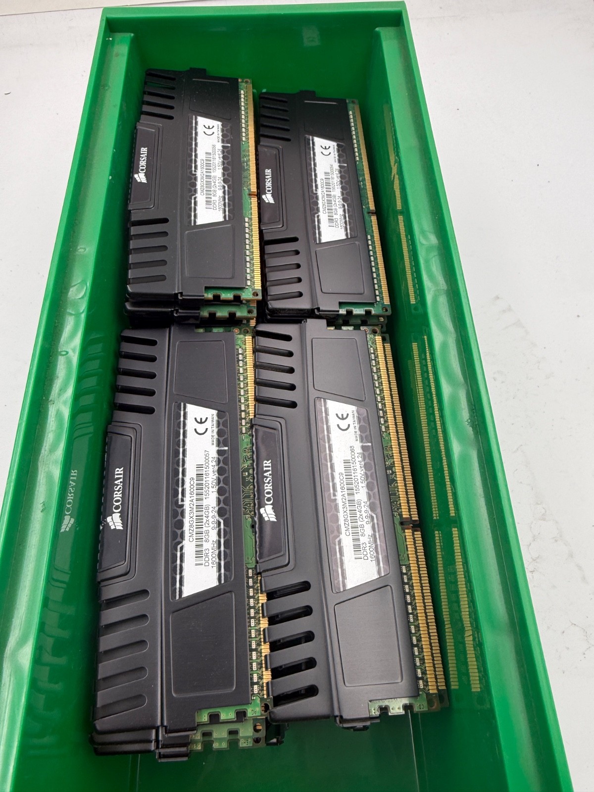 LOT OF 23 Ram Sticks-Corsair Vengeance CMZ8GX3M2A1600C9 4GB (4GBx23=92GB Total)