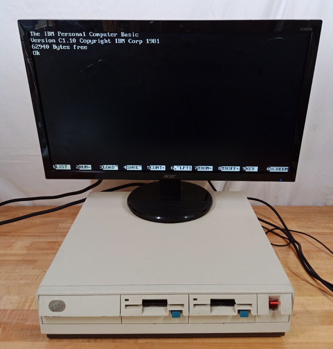 Vintage IBM Personal System/2 Model 30 Desktop Computer 8530-002 Basic 1.1