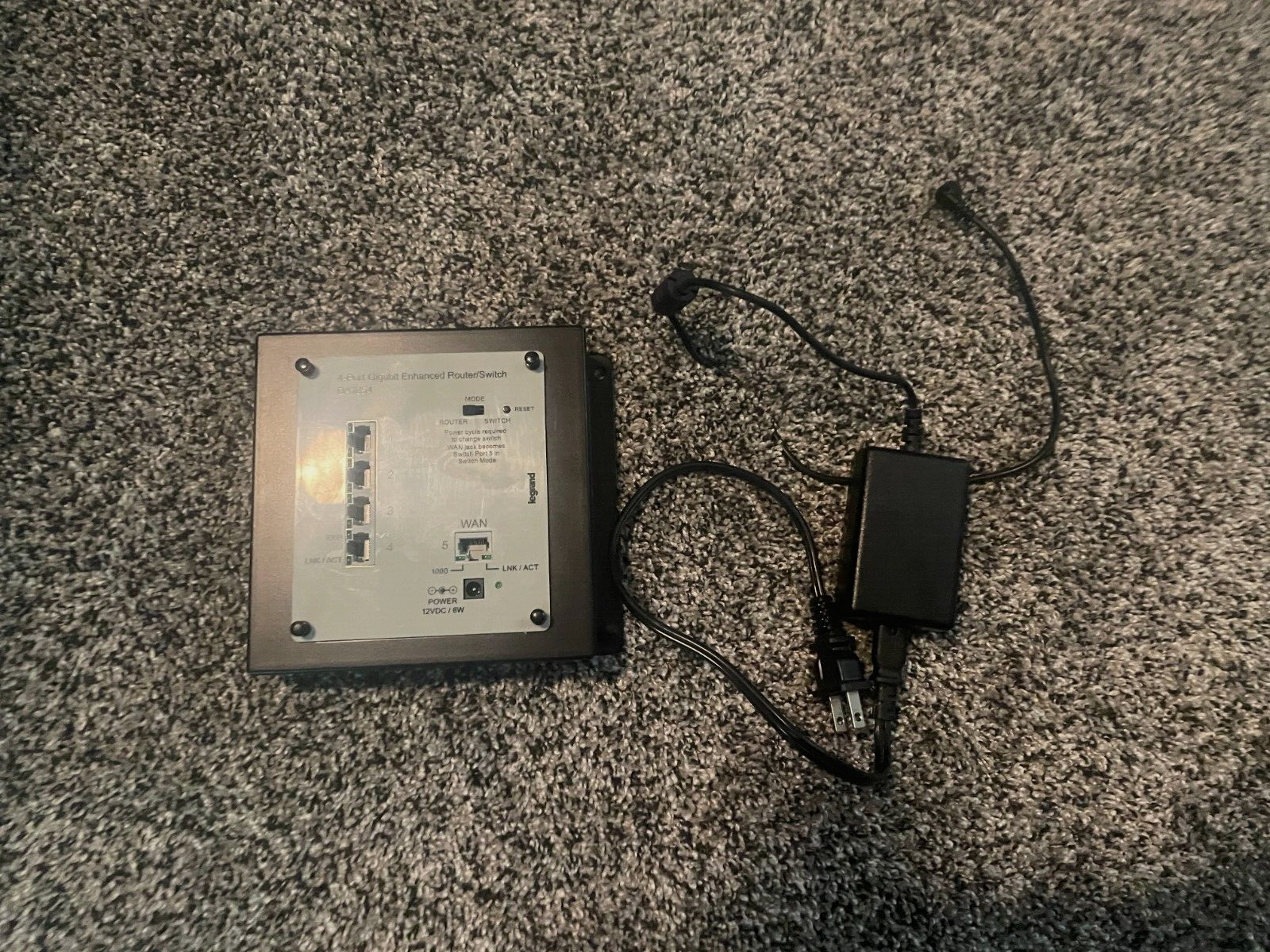 LEGRAND ONQ DA1004 4 PORT ETHERNET ROUTER SWITCH lightly used