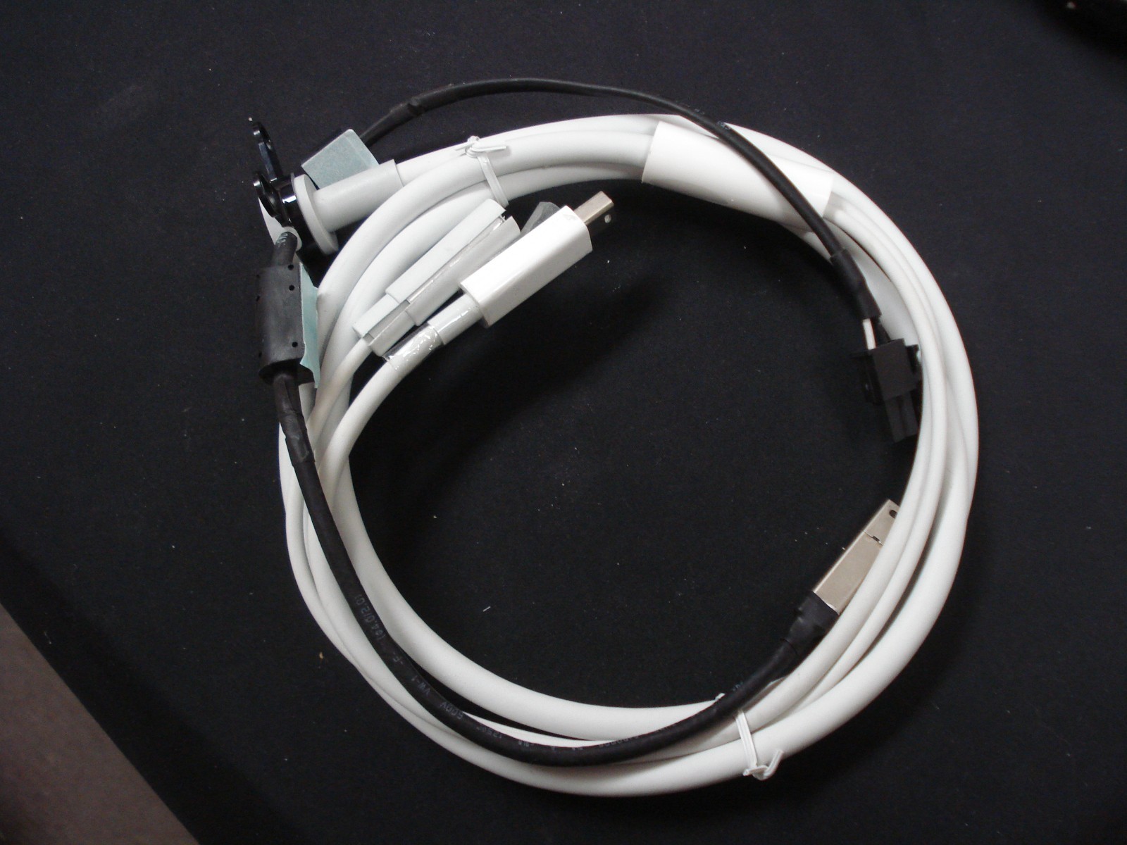 BRAND NEW Apple Thunderbolt LCD Display 27" A1407 MC914 OEM Replacement Cable