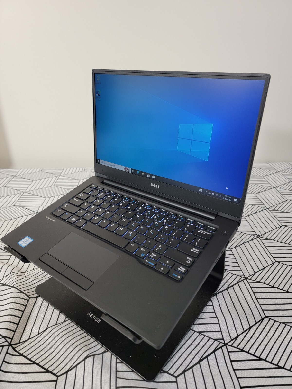 Dell Latitude 7370 13.3" Intel Core m7-6Y75 1.2GHz 8GB RAM 128GB SSD Win10/11Pro