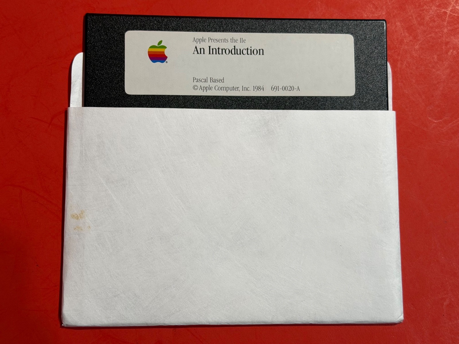 Apple Presents the IIe An Introduction  / Apple II Home Computer Software