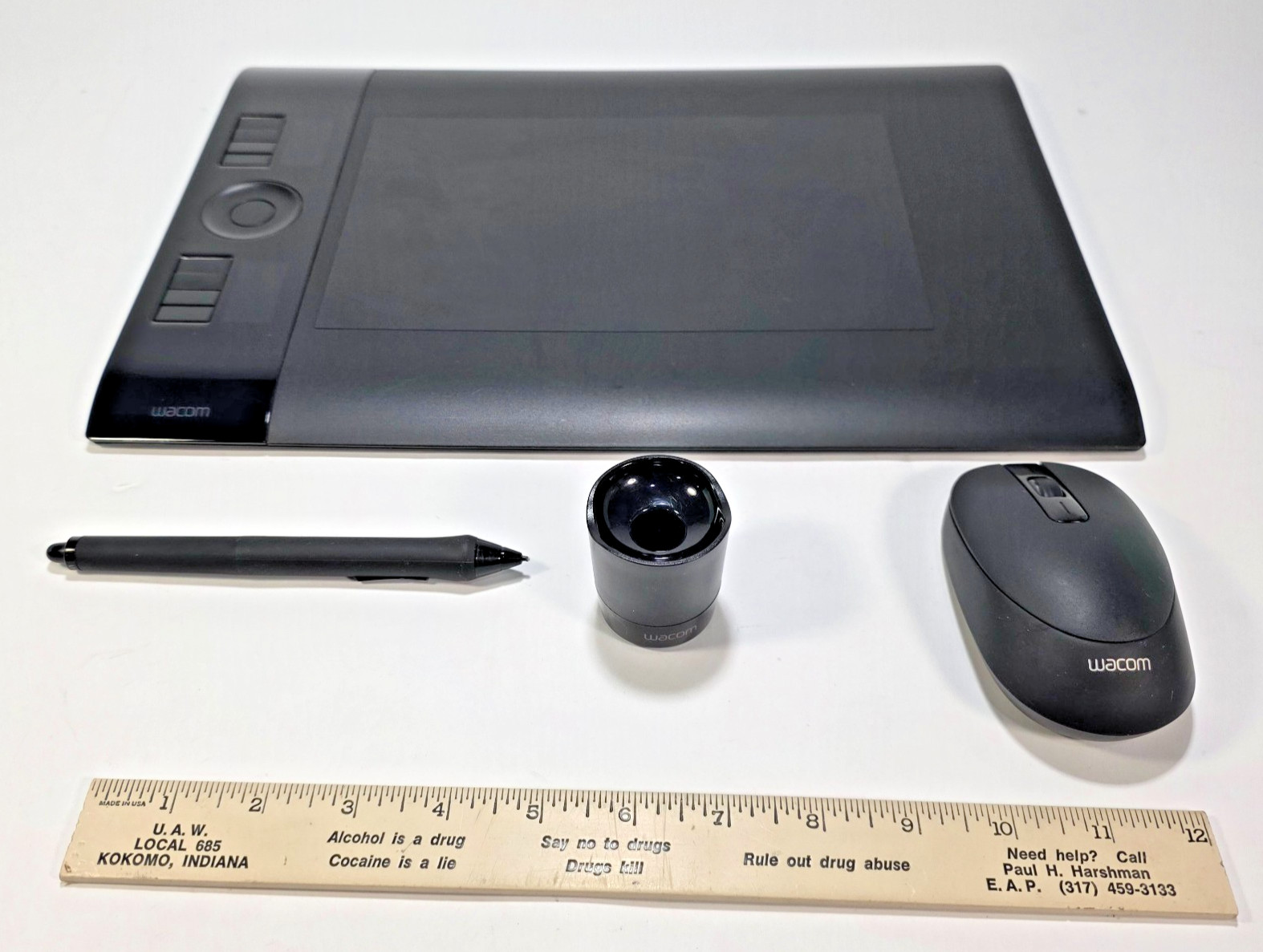 Wacom Intuos4 Medium PTK-640 Drawing Tablet Pen KC-100 Mouse Stand Nibbs