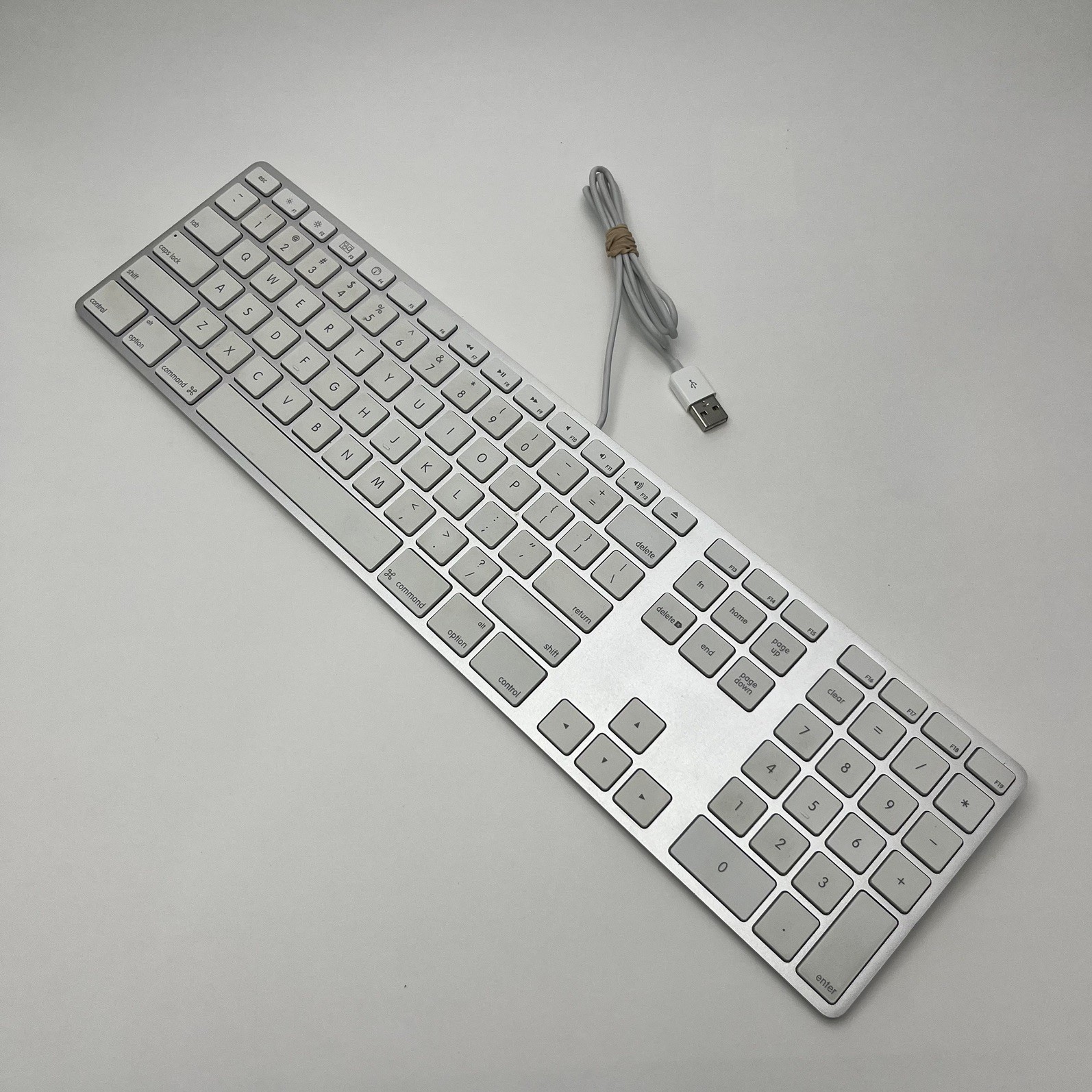 Apple Wired Keyboard A1243 Full-Size Aluminum Numeric Keypad Tested Working