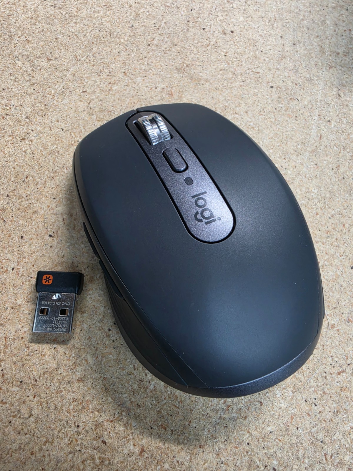 Logitech MX Anywhere 3 Compact bluetooth Performance Mouse with dongle Used