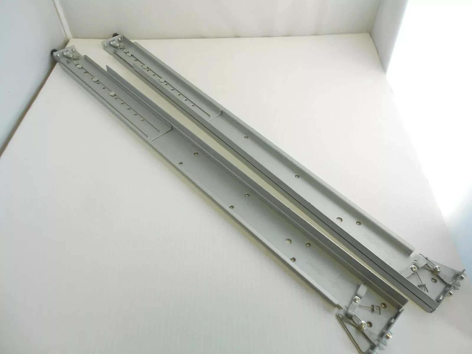 HP Rail kit L bracket Rails Generic Clip in 609784-002 storage / Server