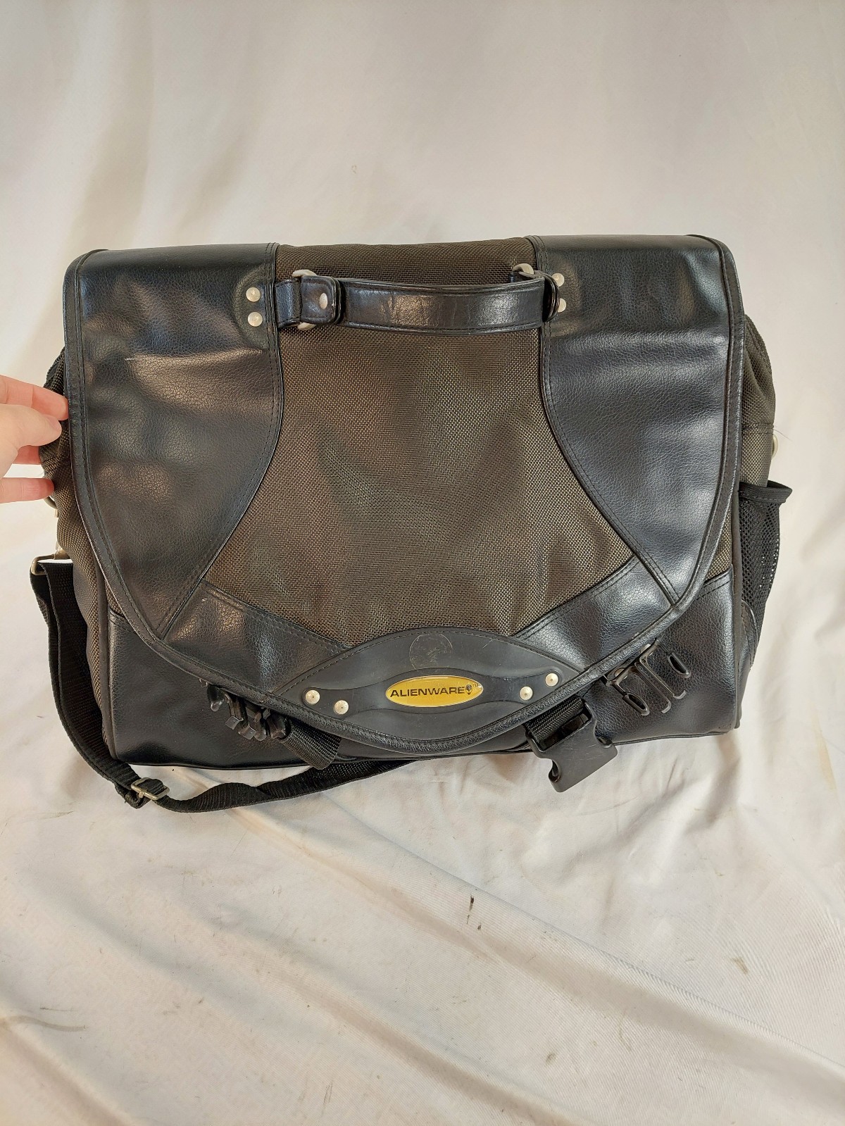 Alienware branded laptop shoulder/messenger bag by Mobile Edge
