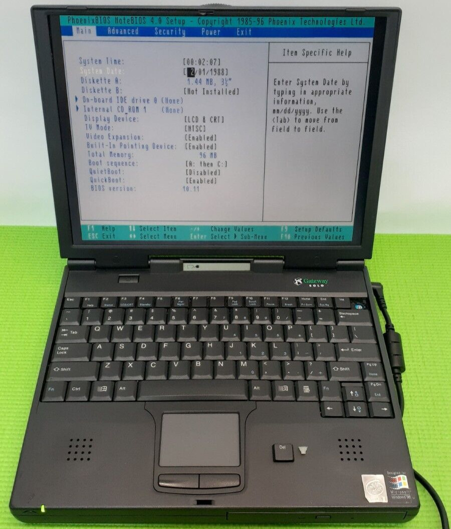 Gateway Solo 2500 Laptop Pentium II 2 300MHz 96mb Vintage Retro - Powers On