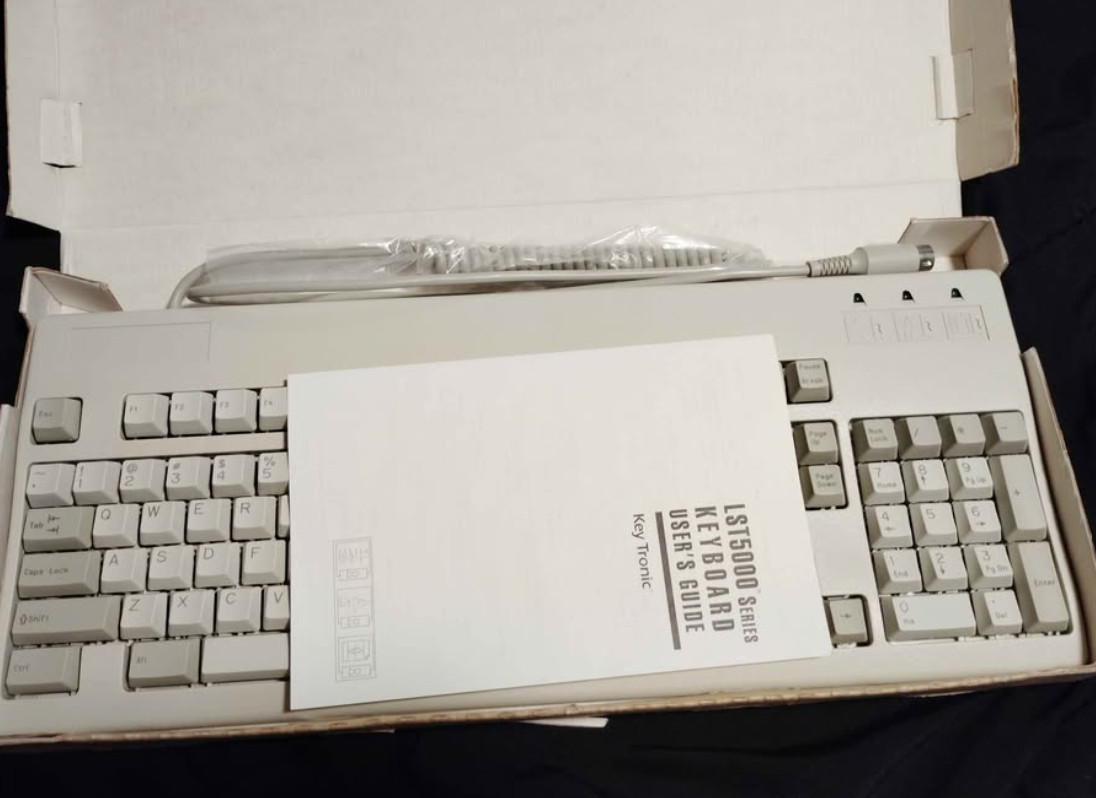 Vintage Key Tronic LST5000 Series computer keyboard, model E05000