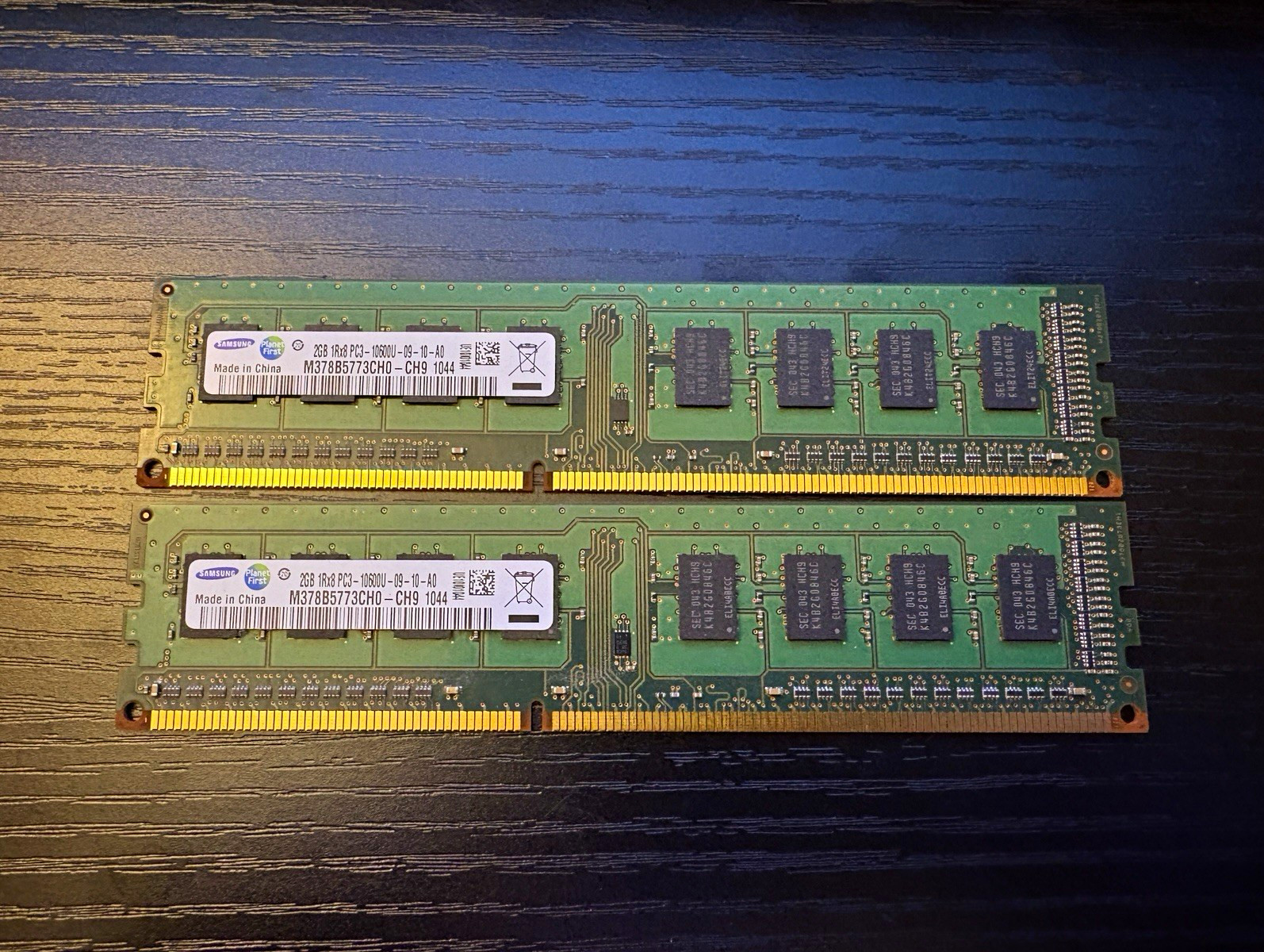 Samsung 4GB (2x2GB) DDR3 PC3-10600U 240-Pin DIMM RAM M378B5773CH0-CH9