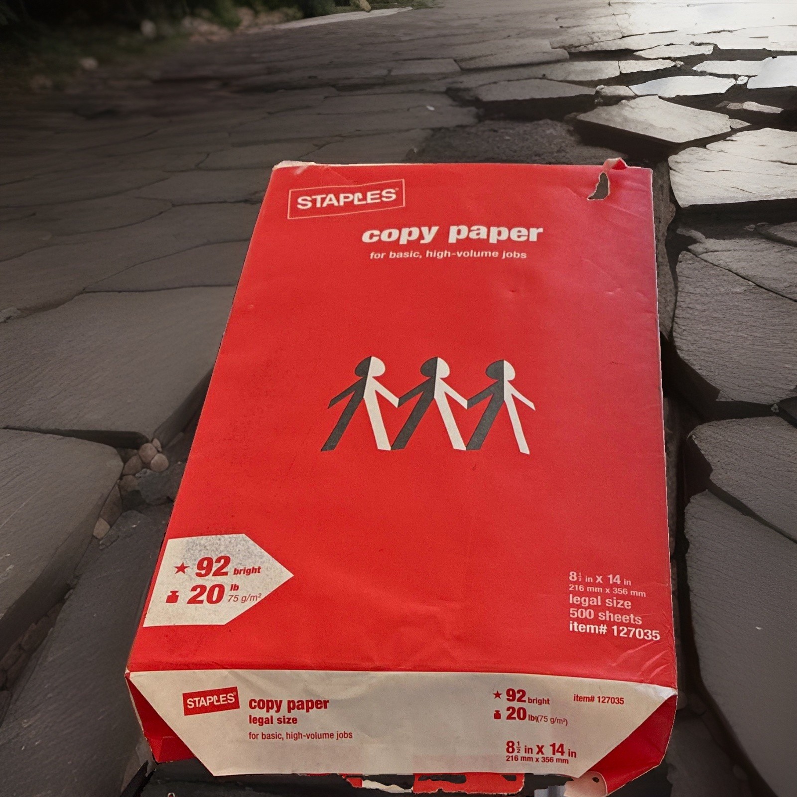 Staples Copy Paper 8.5 x 14 Legal 20 lb 92 Bright White 500 Sheets