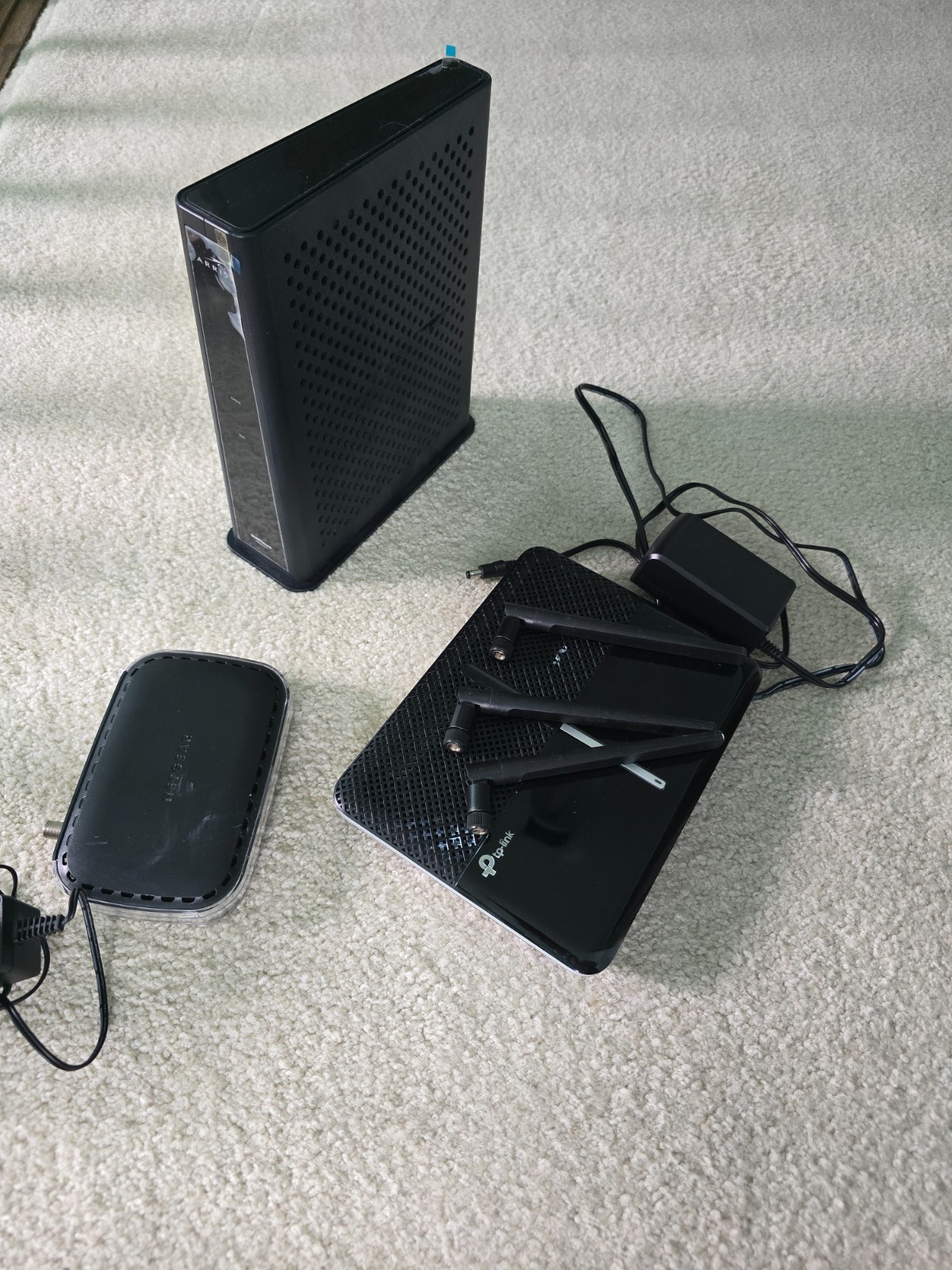 ARRIS SURFboard SBG8300, TP-Link Archer C2300 and 2 more routers, used / working