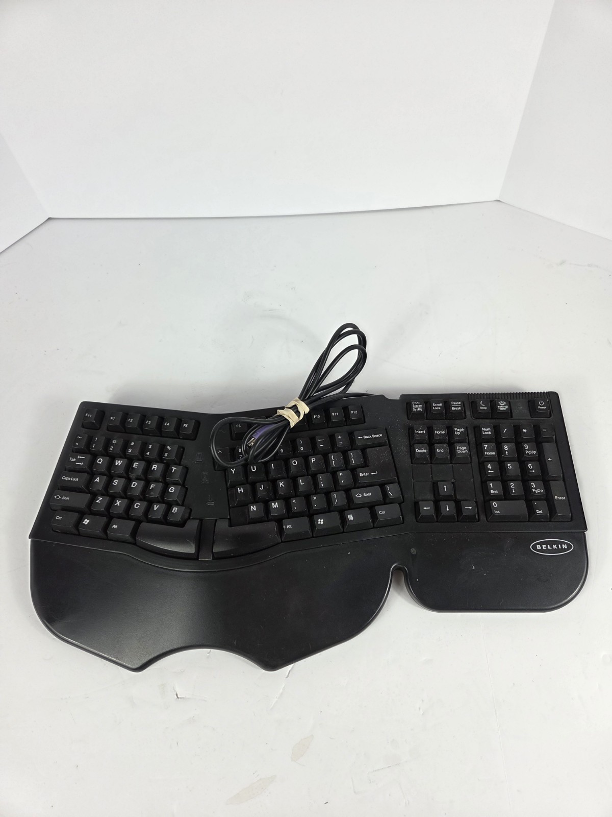 Vintage Belkin F8E208 (KB23) Ergonomic Keyboard MWIEZ-9000 PS/2 Black Ships Free