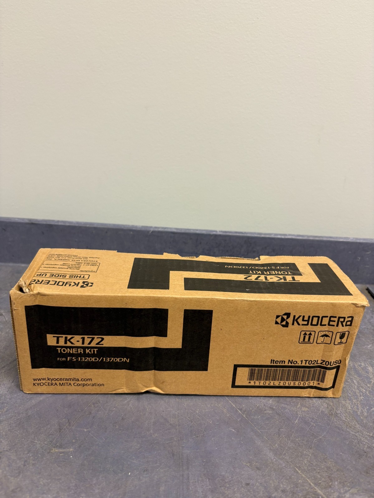 NEW IN BOX OEM GENUINE KYOCERA TK-172 TONER KIT