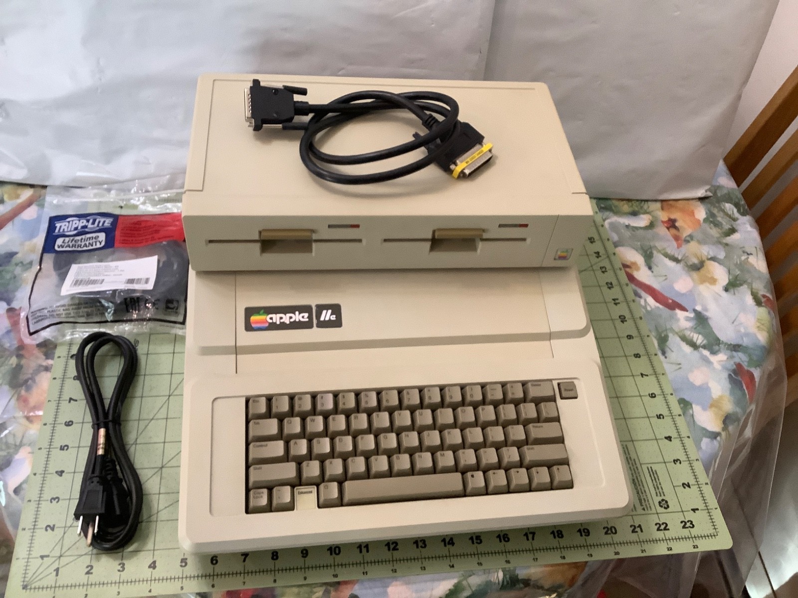 Apple IIe Enhanced Computer/DuoDisk/VGA/Serial File Transfer 