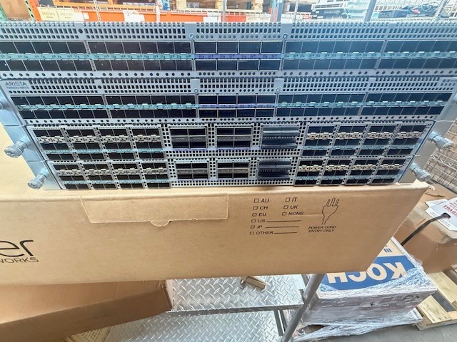 Arista DCS-7050SX3-48YC12-F 48 Port 25G SFP 12X 100GBE QSFP28 Dual AC Rails Wrty