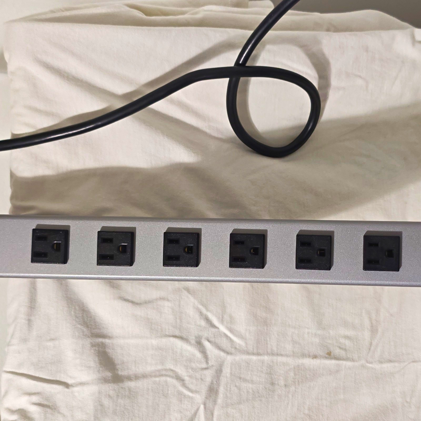 Wiremold UL300BC 8-Outlet Power Strip w/ On/Off Switch 15A 120V