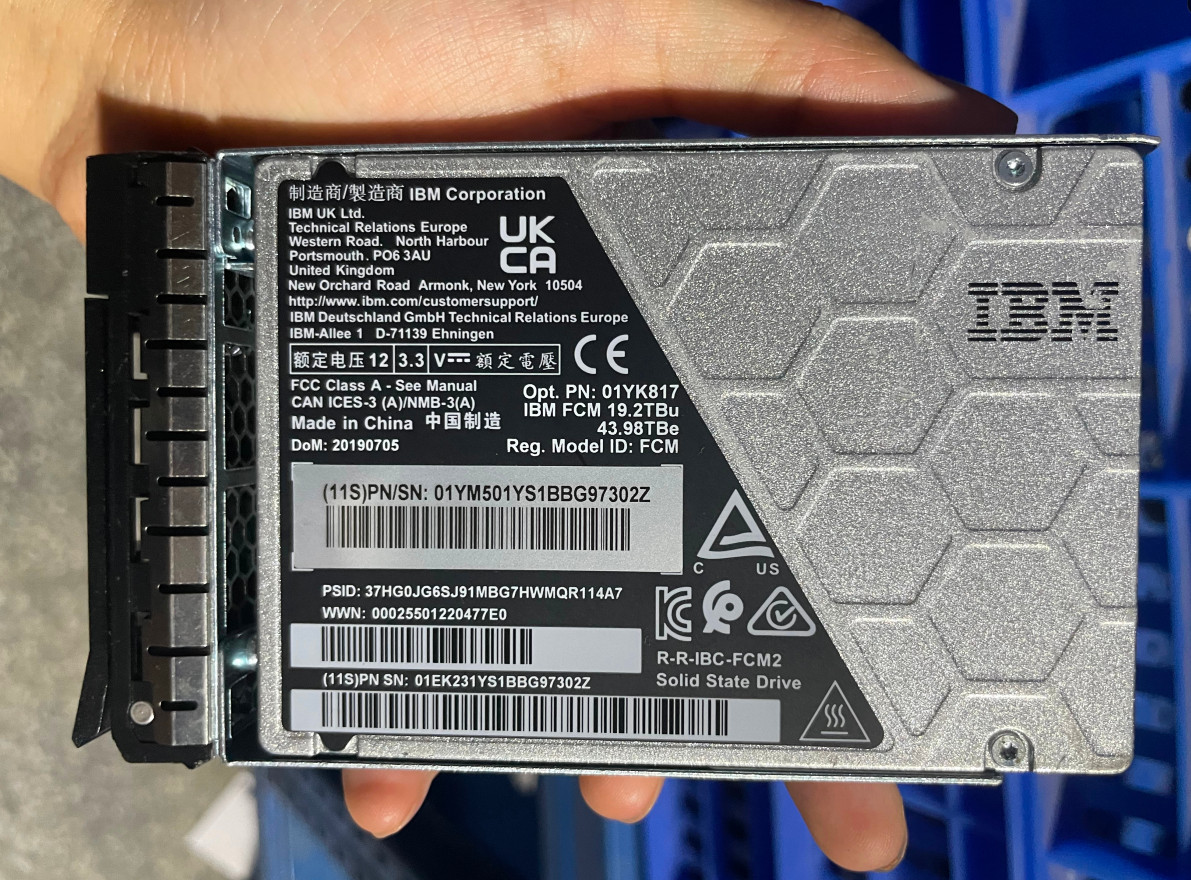 IBM 01YM501 01YM584 01YK817 19.2TB TLC PCIe 3.0 x4 NVMe U.2 2.5in SSD