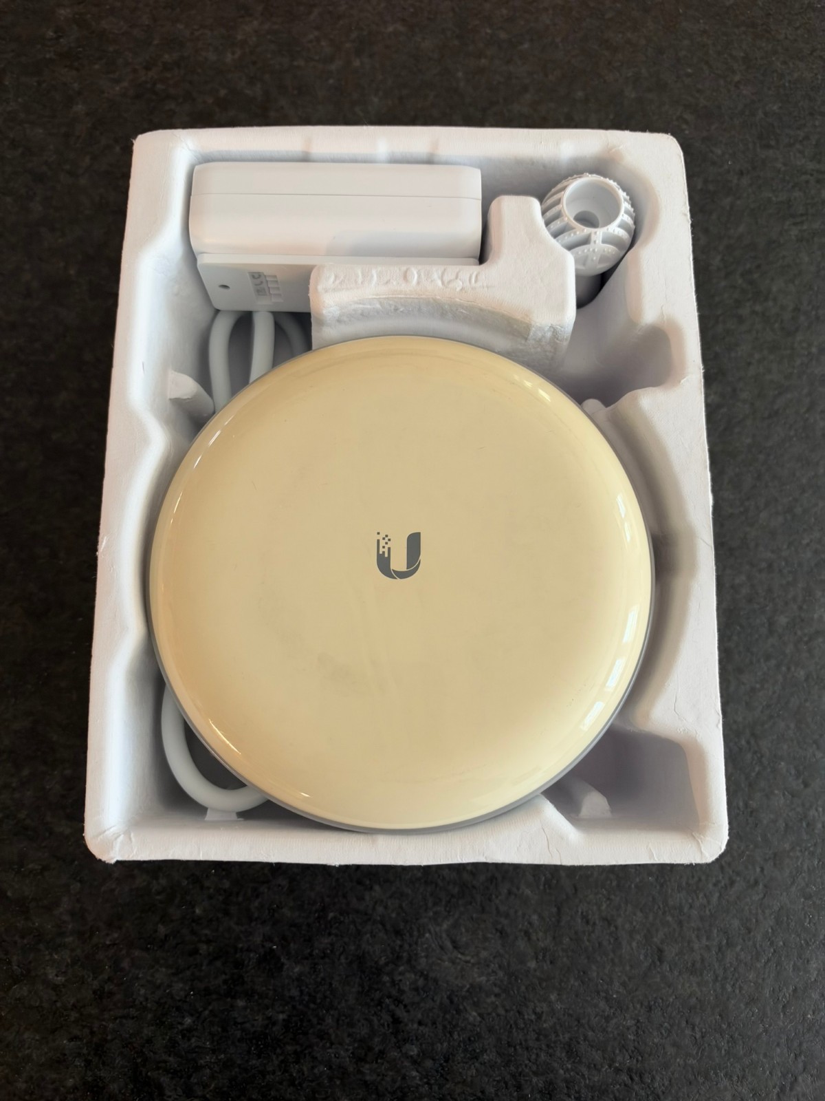 UBIQUITI NETWORKS UBB-Single-US UniFi Building Network Bridge USED