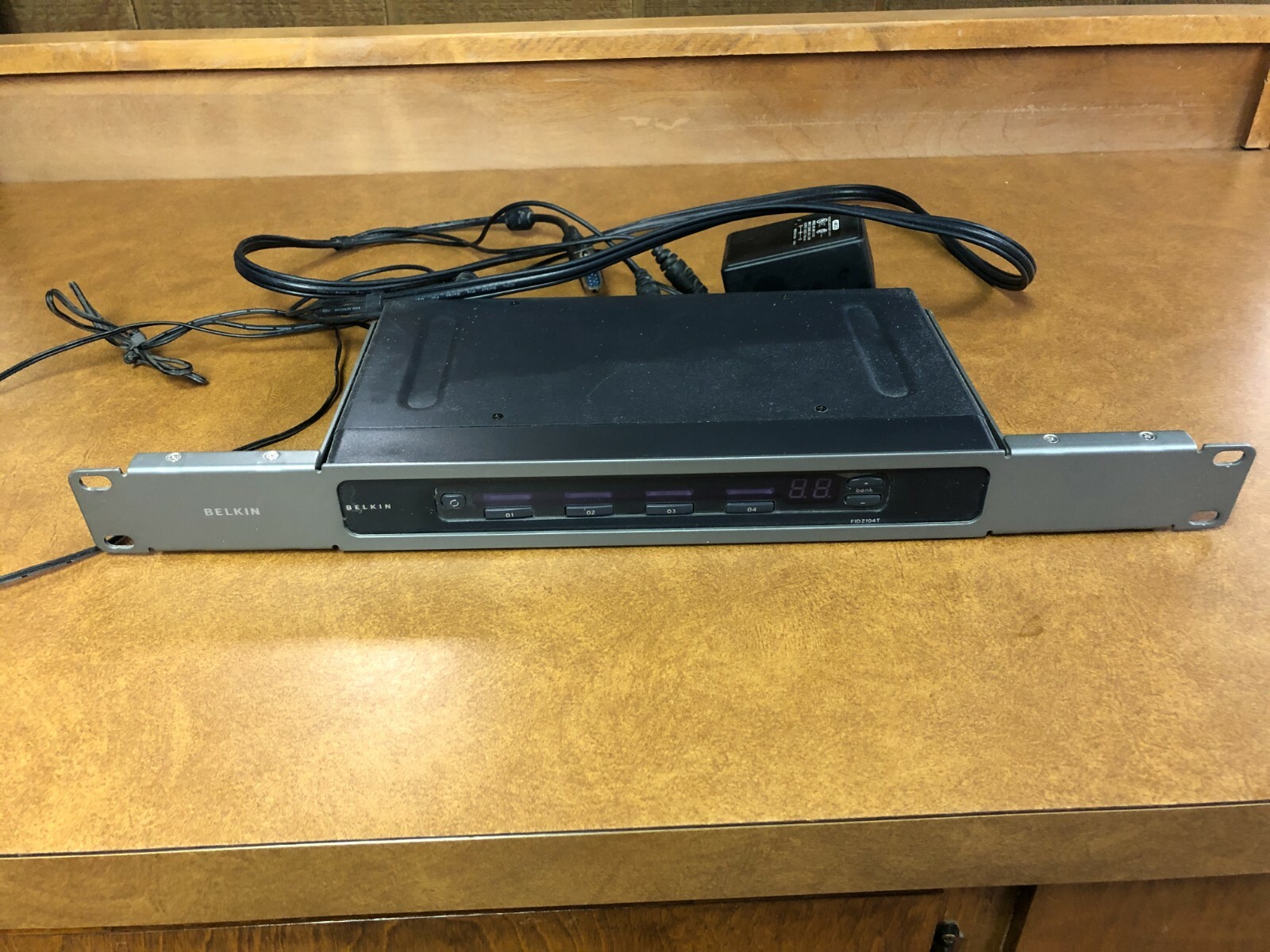 BELKIN FIDZ104T OMNIVIEW SE PLUS SERIES 4-PORT KVM SWITCH