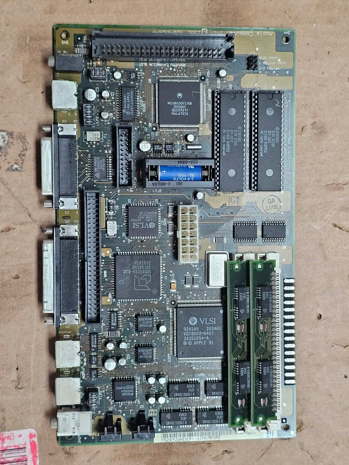 Vintage 1991 Apple Computer 820-0326-B Macintosh Classic II Motherboard with RAM